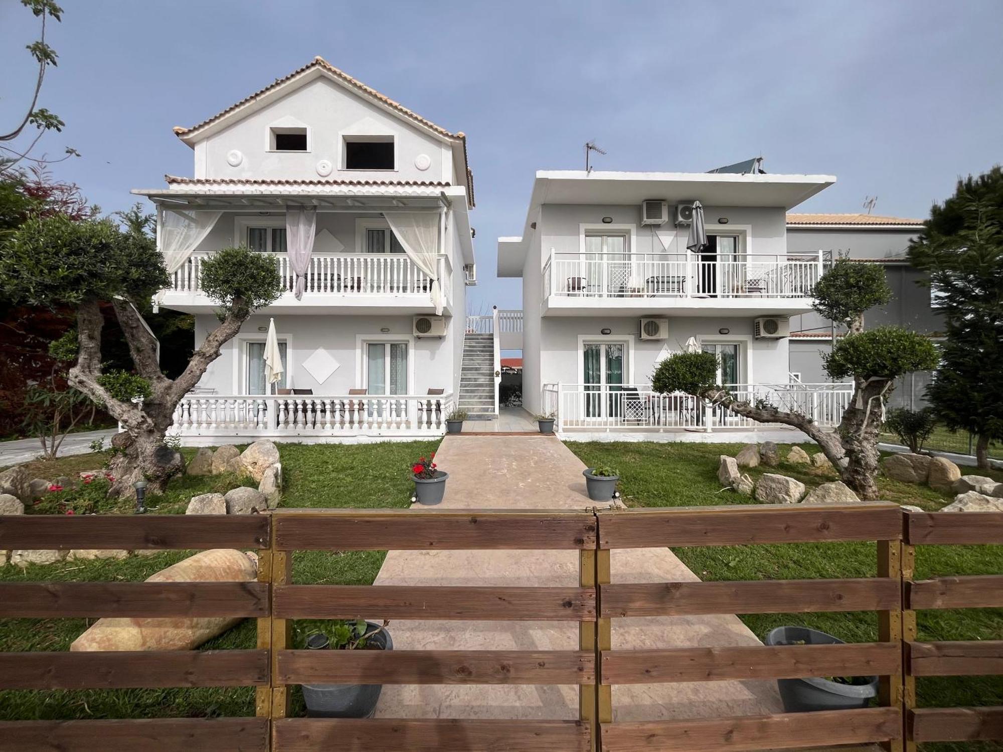 Villa Antonis Deluxe Apartments Amoudi Exterior foto